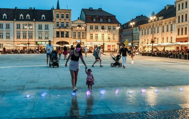 "Stary Rynek jest miejscem najbardziej prestiżowym i eksponowanym, wygląd terenu przed ratuszem ma fundamentalny wpływ na wizerunek miasta" - pisze Anna Rembowicz-Dziekciowska.