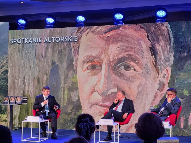 Spotkanie autorskie ministra Marka Kuchcińskiego i autorów jego biografii podczas Forum Ekonomicznego w Karpaczu.