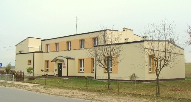 Szkoła Podstawowa w Łaguszowie nie ma sali gimnastycznej z prawdziwego zdarzenia. Po zakończeniu inwestycji się to zmieni.