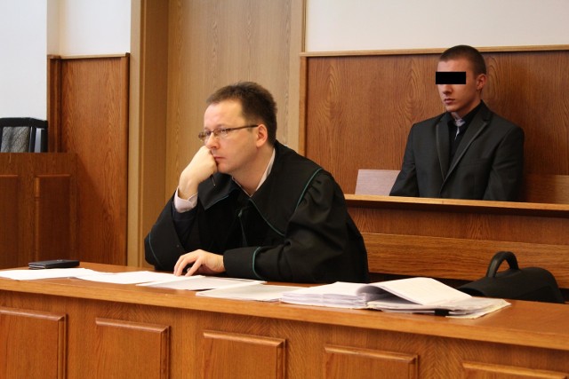 Oskarżony Marcin D. przed krakowskim sądem odpowiada za zabójstwo babci Marii D. z wolnej stopy