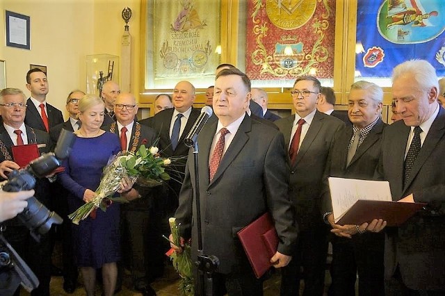 Mistrz Janusz Skalski dziękuje za przyznany mu Medal św. Józefa