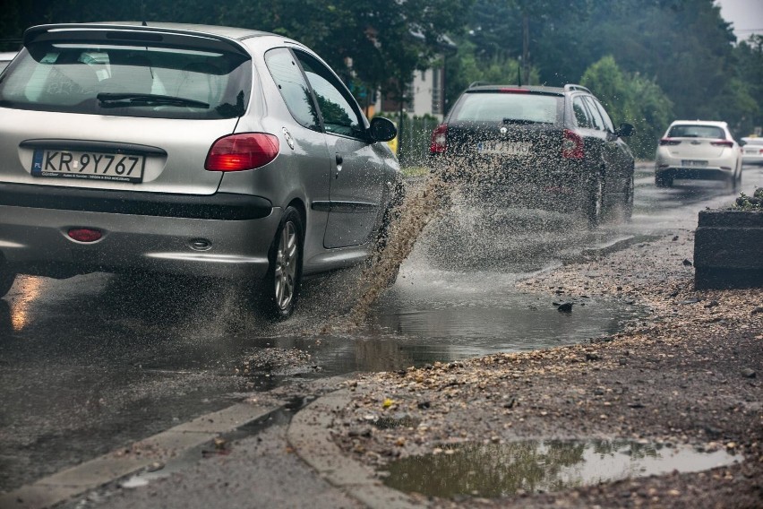 Ulica Królowej Jadwigi jest w fatalnym stanie