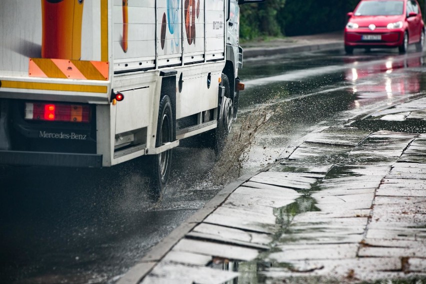 Ulica Królowej Jadwigi jest w fatalnym stanie