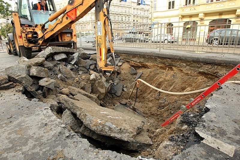 Awaria wodociągowa na Drobnera. Korki i objazdy MPK 