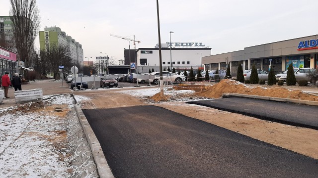 Tuż przed Wigilią kładziono asfalt, ale po świętach roboty znowu stanęły...