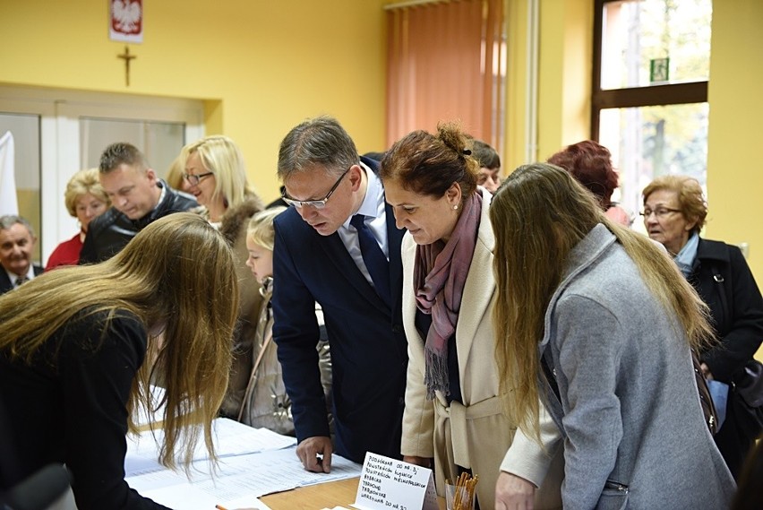 Wybory samorządowe 2018. Głosują kandydaci na prezydenta Nowego Sącza i mieszkańcy miasta [ZDJĘCIA]