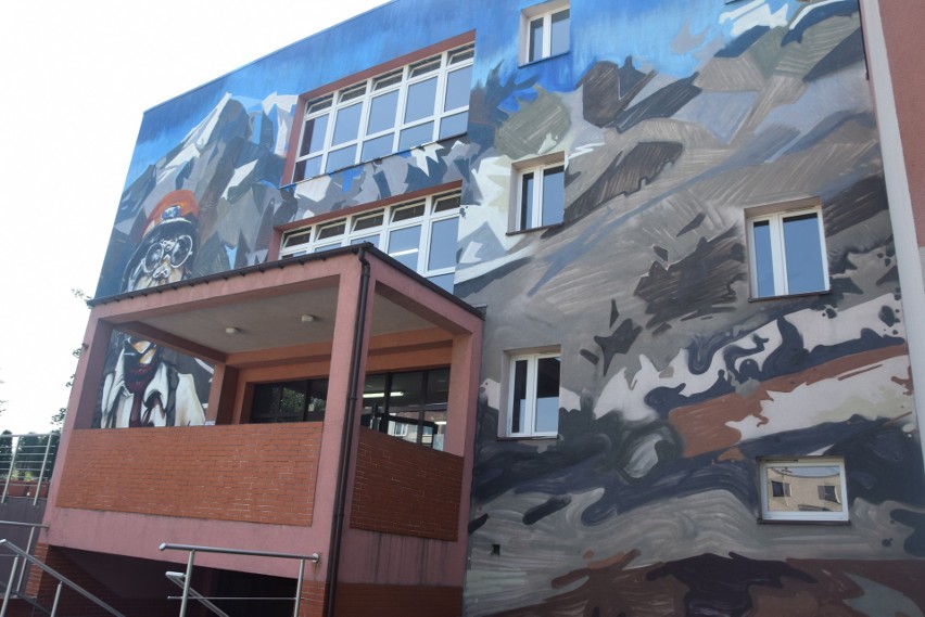 Mural na ścianie SP 10 im. Jerzego Kukuczki w Mikołowie