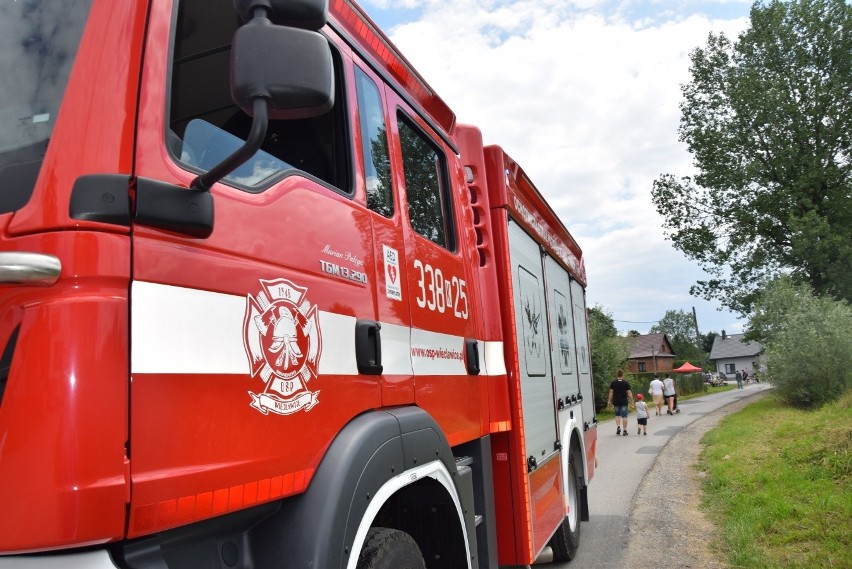 Mieszkańcy uhonorowali 11 chłopów z Masłomiącej zamordowanych w obozie Gross-Rosen [ZDJĘCIA]