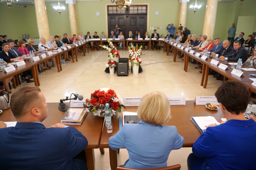 Okrągły stół oświatowy w Lubelskim Urzędzie Wojewódzkim, czyli co dalej z edukacją?