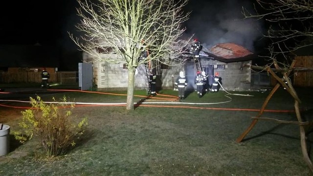 Nocny pożar w Cychrowskiej Woli w gminie Grabów nad Pilicą.