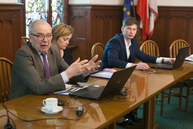 Piątkowa komisja rewizyjna rady miejskiej.