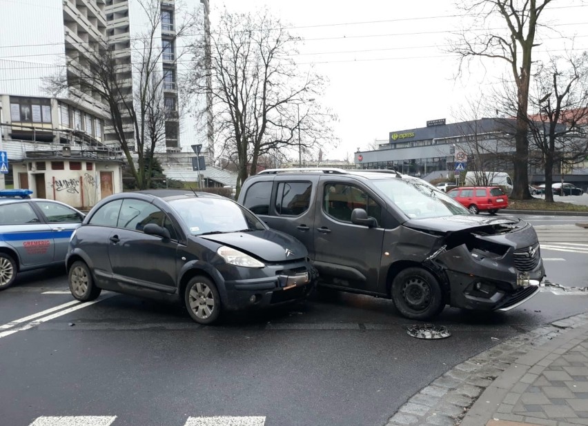 Wypadek na skrzyżowaniu ulic: Bujwida, Grunwaldzkiej i...