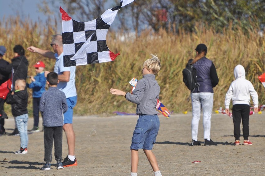 Świnoujście. Mnóstwo latawców na świnoujskiej plaży [ZDJĘCIA]