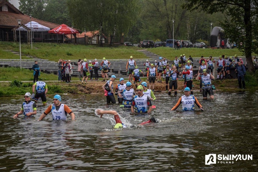 Jezioro Solińskie w sobotę będzie areną ekstremalnych zmagań pływaków i biegaczy. Ponad 400 zawodników na starcie Swimrun Solina [ZDJĘCIA]