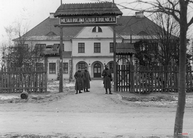 Lata 1939-1944. Męska szkoła rolnicza w Zwoleniu zamieniona na niemieckie koszary.
