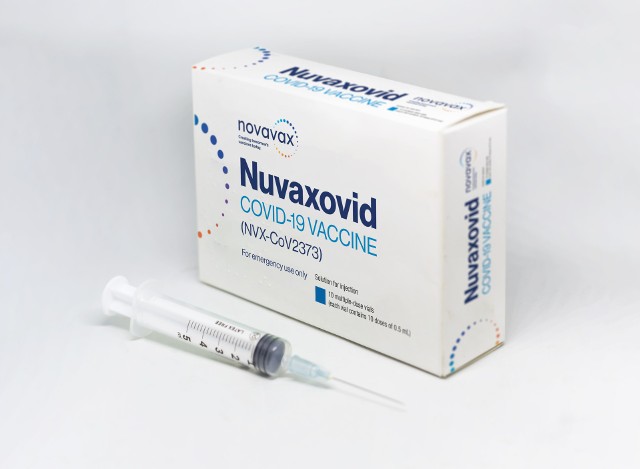 Nuvaxovid dostarcza do organizmu białka kolca koronawirusa, które w przypadku innych szczepionek przeciw COVID-19 były dopiero produkowane w ustroju na podstawie zawartych w nich informacji genetycznych.