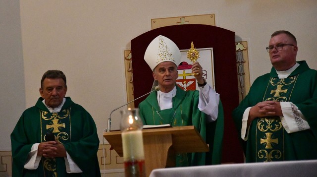 Na zakończenie mszy świętej było uroczyste błogosławieństwo relikwiami kardynała Stefana Wyszyńskiego.