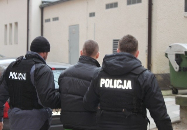 Policja zatrzymała trzeciego podejrzanego o napady na sklepy w Szczecinie.