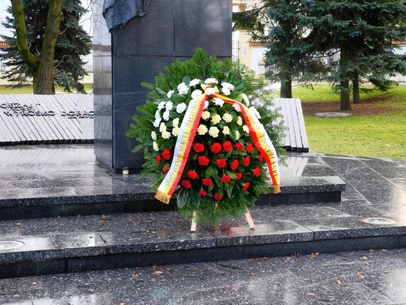 Tadeusz Truskolaski złożył kwiaty pod pomnikami pamięci (zdjęcia, wideo)