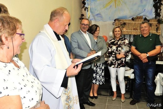 Nowootwartą placówkę poświęcił ksiądz Andrzej Piekarczyk, proboszcz parafii w Jasieńcu. Przyjaciele i zaproszeni goście obiecali ją odwiedzać w ciągu roku.