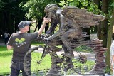 Niesamowity pomnik kolarza z rozpiętymi skrzydłami powstał w Busku-Zdroju. Zobaczcie, jak się prezentuje [ZDJĘCIA, WIDEO]