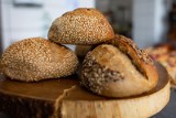 Trik na przedłużenie świeżości chleba. Takie są najlepsze domowe sposoby na świeże pieczywo