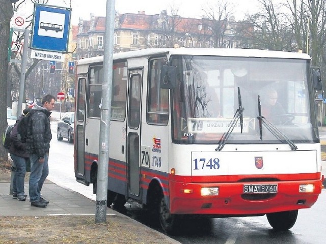 Autobusem linii 70 pojedziemy już nie tylko spod magistratu do Dworca Głównego, ale do Elektrowni Pomorzany. Część kursów zostanie wydłużona do Moczył, przez Ustowo, Siadło i Kołbaskowo.