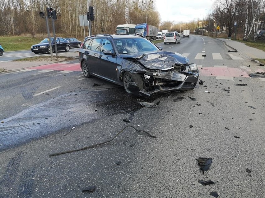 Zderzenie aut na ulicy Armii Krajowej i Zamczysko w Bydgoszczy [zdjęcia]