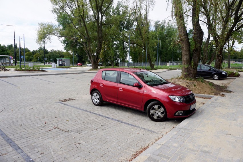 Nowe miejsca parkingowe w dzielnicy Felin. Mają służyć pasażerom komunikacji miejskiej