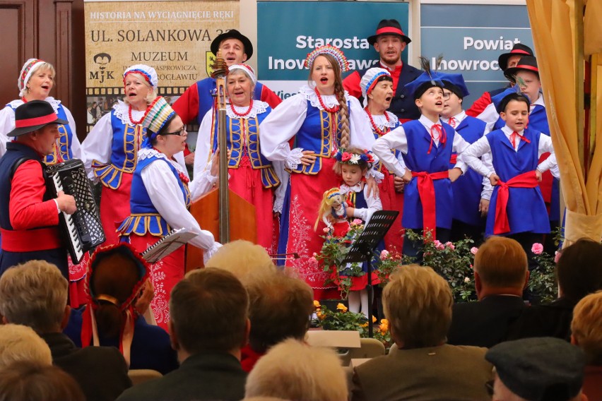 W inowrocławskim Muzeum im. Jana Kasprowicza otwarto wystawę prac inspirowanych kujawską sztuką ludową. Laureaci konkursu otrzymali nagrody