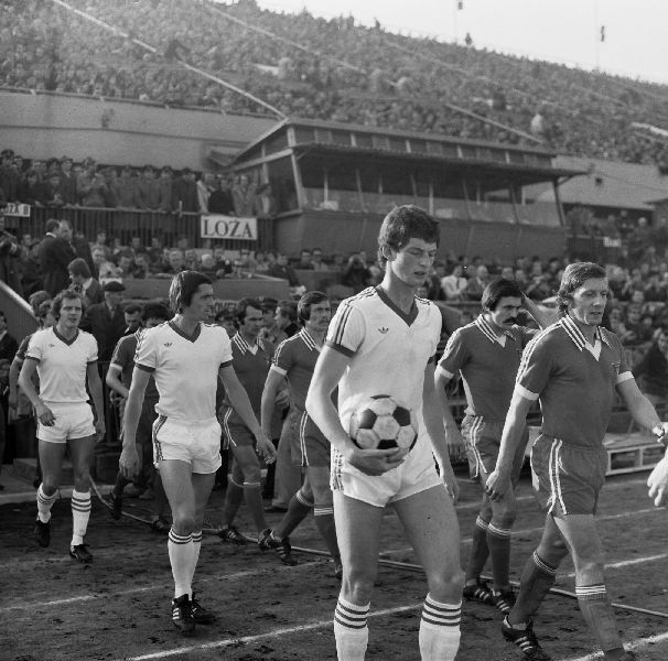 Archiwalne zdjęcia stadionu, piłkarzy, działaczy i kibiców...