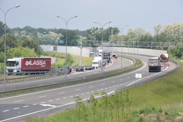 Wybierasz się w podróż? Sprawdź, gdzie występują utrudnienia w ruchu na trasie S3.