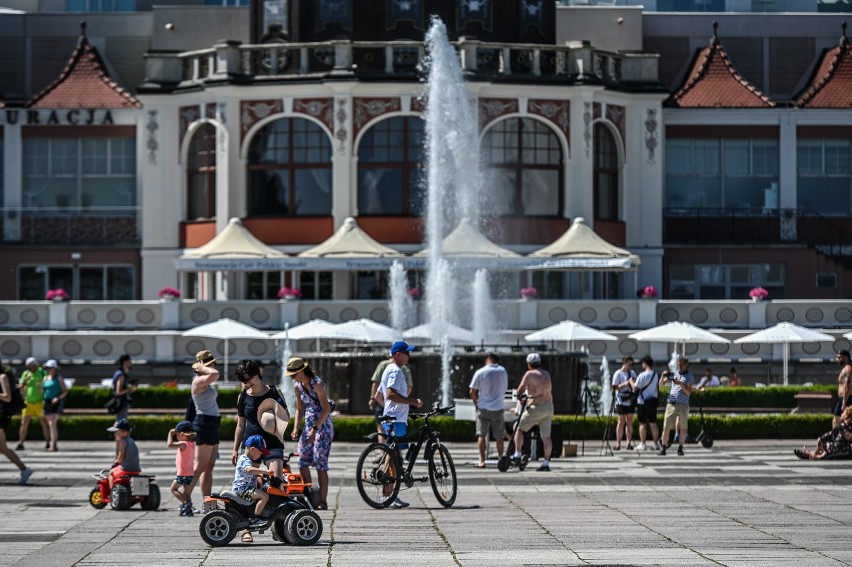 Wysokie temperatury i piękna pogoda przyciągnęła do Sopotu...