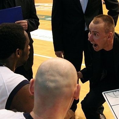 W kolejnym spotkaniu koszykarskiej ekstraligi, Energa Czarni Slupsk ulegla Prokomowi Treflowi Sopot 78:87.