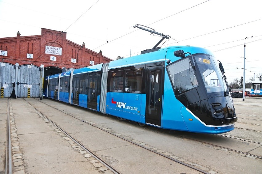 Huczne powitanie zmodernizowanego tramwaju. Oto jak wyglądają "nowe" skody