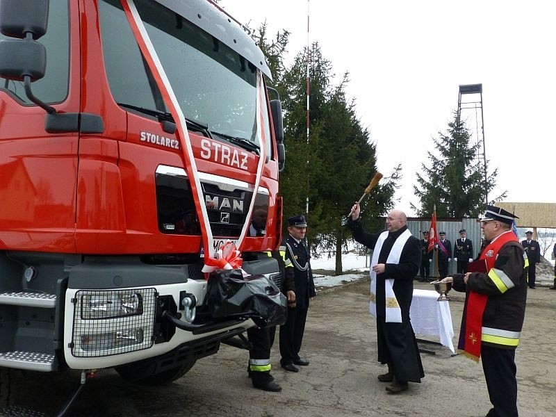 Nowy wóz strażacki w Jeziorach Wielkich [zdjęcia]