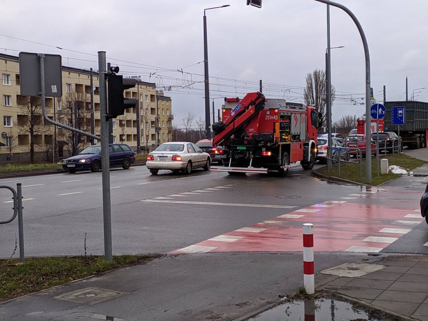 Dramatyczny wypadek w Częstochowie! Ciężarówka ciągnęła...