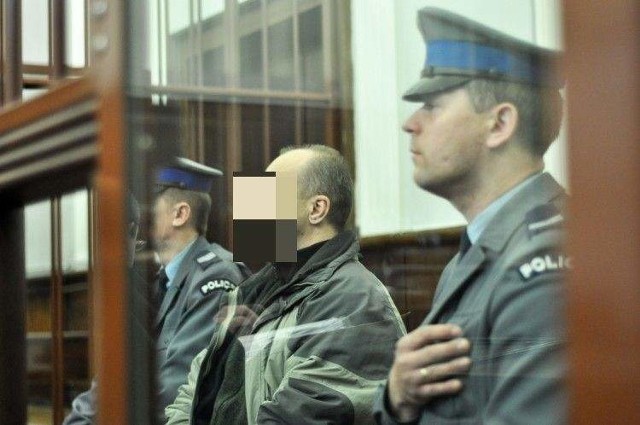 Andrzejowi K. grozi dożywocie. Na kolejnych dwóch rozprawach w lutym sąd przesłucha pokrzywdzonych, a także żonę i matkę oskarżonego.