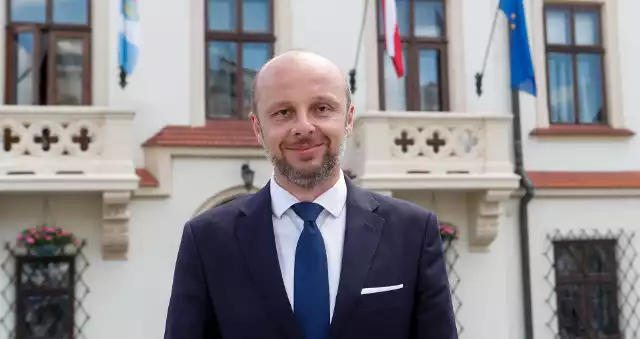 Prezydent Rzeszowa Konrad Fijołek będzie zarabiał więcej