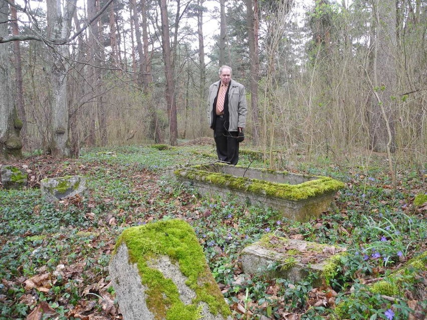 Dawny cmentarz w Lubowidzu 