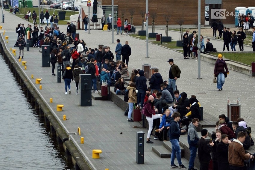 Dzień wagarowicza w Szczecinie. Tłumy na bulwarach [ZDJĘCIA]