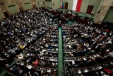 Sejm poparł prezydenta w sprawie wprowadzenia stanu wyjątkowego. Jak głosowali posłowie z Łódzkiego?