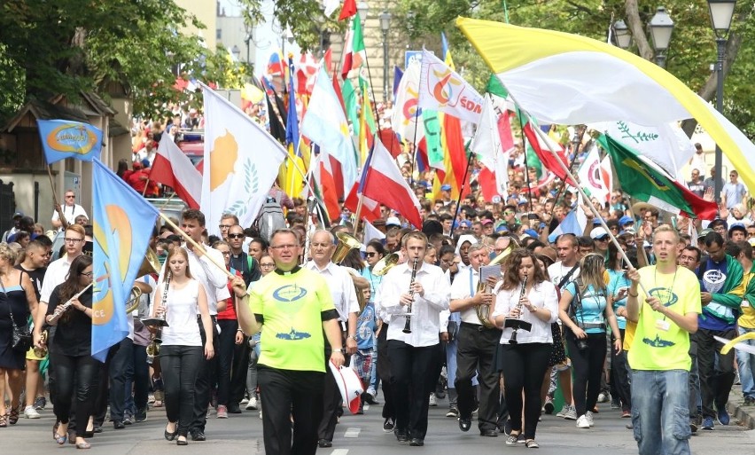 Światowe Dni Młodzieży 2016. Tysiące pielgrzymów przeszło w Marszu Narodów przez Kielce