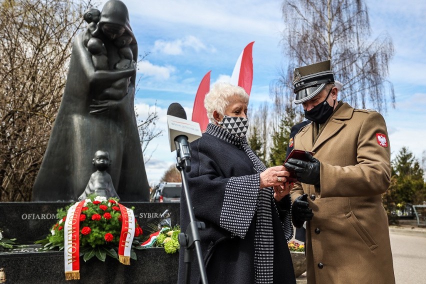 Obchody 81. rocznicy Zbrodni Katyńskiej przy pomniku Golgoty...