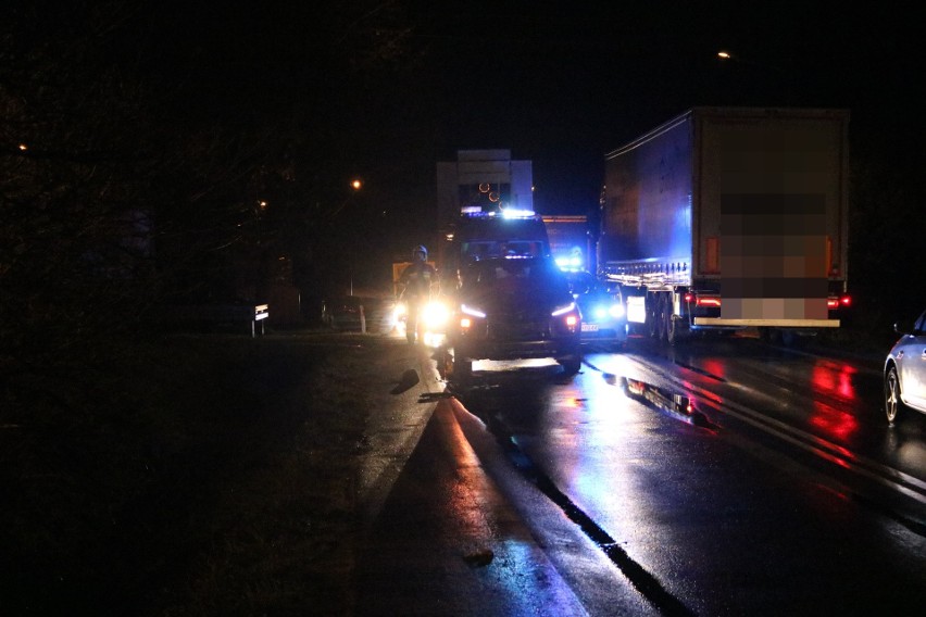 Potrącenie na drodze krajowej nr 73 w Jaśle. Ranny 73-latek trafił do szpitala [ZDJĘCIA]