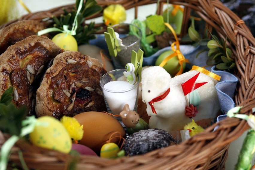 FAJNE ŻYCZENIA WIELKANOCNE - świąteczne życzenia na Wielkanoc [WIERSZYKI - SMS]
