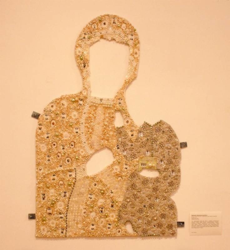 Wysadzana diamentami sukienka Matki Boskiej Częstochowskiej w  zielonogórskim muzeum | Gazeta Lubuska