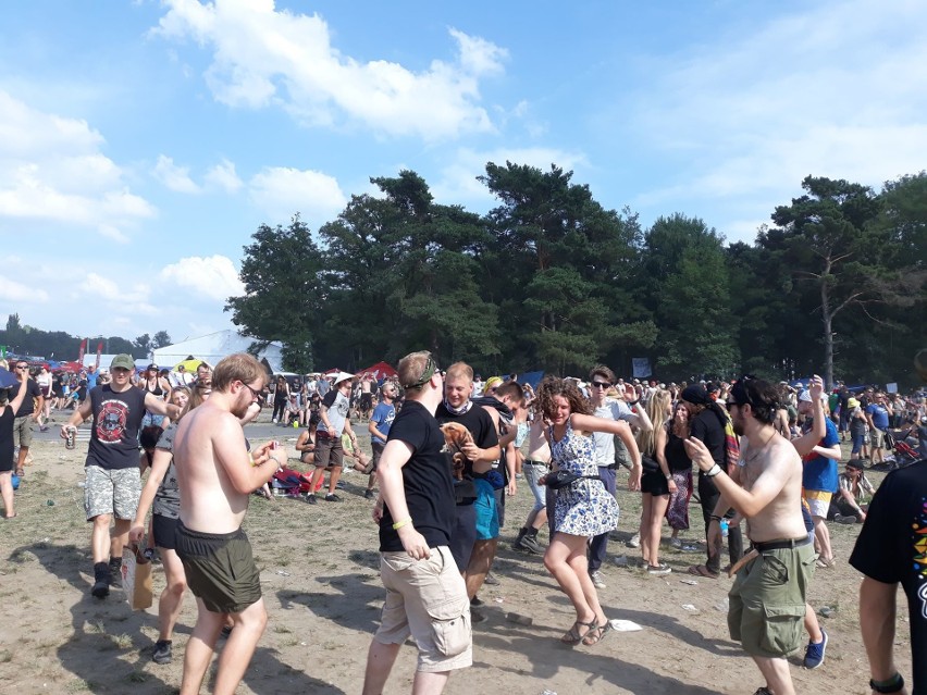 Rozpoczął się festiwal Pol'And'Rock. Czyli Przystanek Woodstock. Zobaczcie ZDJĘCIA z pola