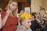 Te fryzury robią opolscy uczniowie. Wiosenne inspiracje - konkurs fryzjerski w ZSZ im. Staszica w Opolu 