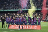 Robert Lewandowski strzelił, Barcelona przegrała z Realem Sociedad. Zabawa z okazji odebrania trofeum za mistrzostwo Hiszpanii